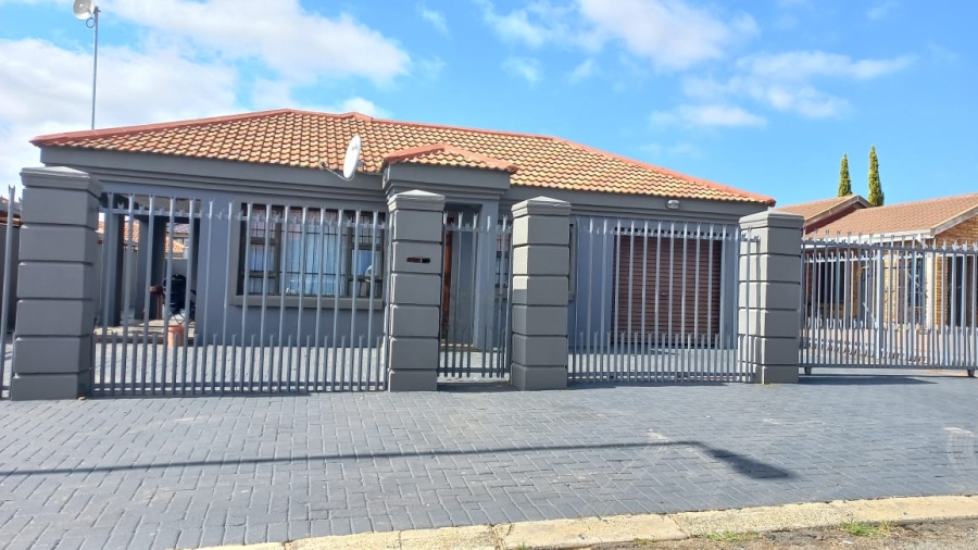 To Let 3 Bedroom Property for Rent in Ehrlich Park Free State